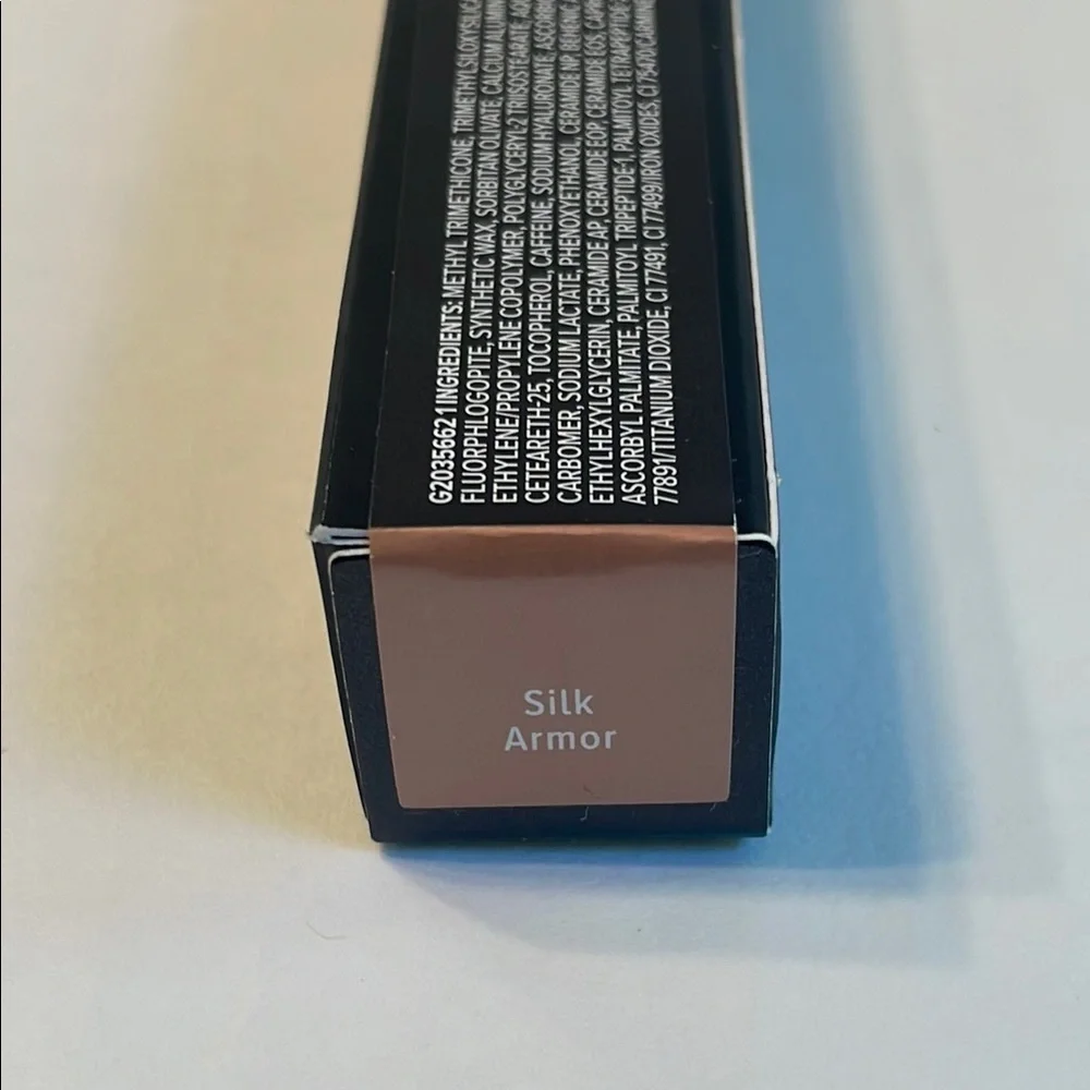 IT Cosmetics   Superhero No-Tug Longwear Eyeshadow Stick Silk Armour